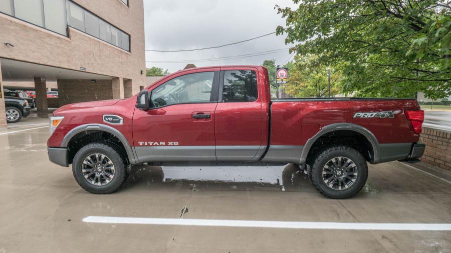  Nissan Titan XD PRO-4X 2017 года  (NA) (фото 2 из 23)